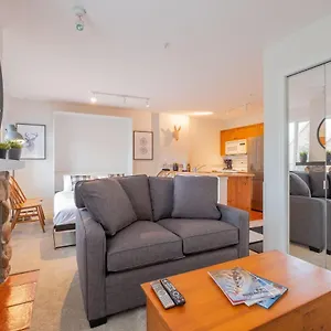 https://eagle-lodge-by-outpost.hotels-of-whistler.com