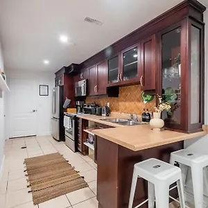 https://basement-suite-with-private-patio-in-davenport.hotelstorontoontario.org